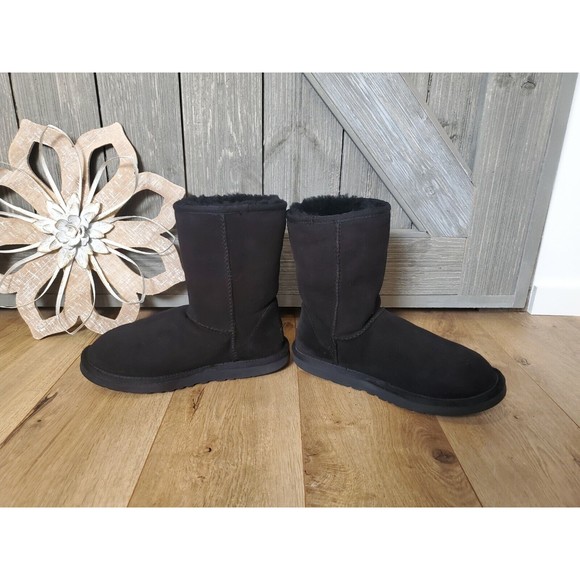 Ugg Australia Women's 5825 Classic Short Sheepskin Boots Black Size 7M - Picture 2 of 9